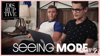 Disruptive Films หนังAVเกย์ฝรั่งดูฟรี Justin Matthews หนุ่มเกย์หน้าหล่อกระดอใหญ่ ชวนเพื่อนหนุ่มสายเนิร์ดมาติ้วหนังสือที่บ้าน Trevor Harris ก่อนจับชักว่าวอมควยชวนเสียว แล้วเอาควยกระแทกตูดก่อนตะแคงเย็ดจนน้ำว่าวแตกใน