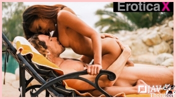 Erotica X หนังอิโรติกฝรั่ง AV ใหม่ๆ Scarlit Scandal เมียสาวร่านแตด เห็นควยคนล้างสระว่ายน้ำแล้วเกิดอาการคันหี เลยแต่งบิกินี่สุดเซ็กซี่มาอ้อนควยอย่างเด็ด ก่อนโดนจับกระแทกเย็ดริมสระ ซอยรัวเร็วเสียวหัวดอโคตรๆจนน้ำว่าวแตกเยิ้มคารู