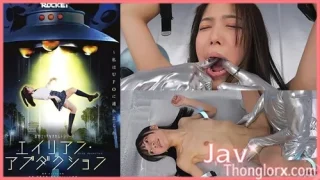 หนังAVญี่ปุ่นแนวแปลก RCTD-724 เหล่าวัยรุ่นสาวญี่ปุ่น Miu Aona โดนมนุษย์ต่างดาวลักพาตัวมาเย็ดบนยานอวกาศ จับล็อคแขนล็อคขาเอานิ้วยาวๆ ทะลวงรูหีจนร้องครางลั่น แล้วเอาดุ้นควยกระแทกปากจนน้ำแตก ก่อนแหกหีเจอรุมเย็ดยับกระซวกรูหีเน้นๆ จนช่องคลอดนี่ระบมชุ่มฉ่ำไปด้วยน้ำเชื้อของพวกมนุษย์ต่างดาว
